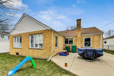 Exterior - 289 Park Ave, Wheeling, IL 60090 photo 3 of 14