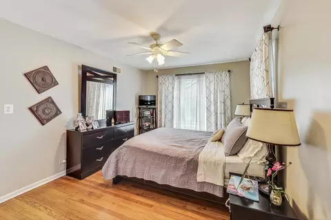 Bedroom - 289 Park Ave, Wheeling, IL 60090 photo 2 of 6