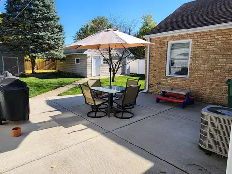 Exterior - 289 Park Ave, Wheeling, IL 60090 photo 5 of 14