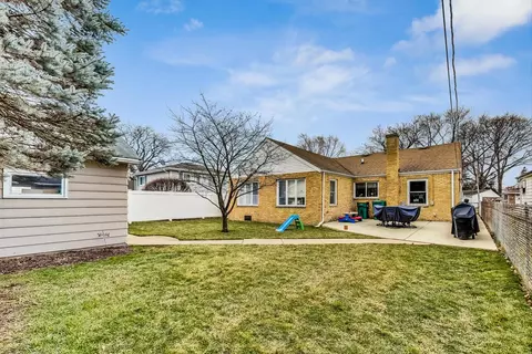 Exterior - 289 Park Ave, Wheeling, IL 60090 photo 9 of 14