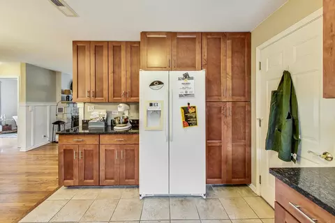 Kitchen - 289 Park Ave, Wheeling, IL 60090 photo 2 of 3