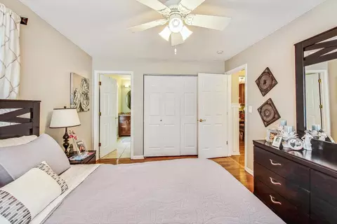 Bedroom - 289 Park Ave, Wheeling, IL 60090 photo 3 of 6