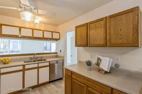 Kitchen - 2005 Waverly Ln #0, Algonquin, IL 60102 photo 1 of 2
