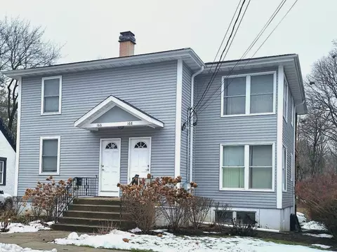 166 Newberry St E, Libertyville, IL 60048