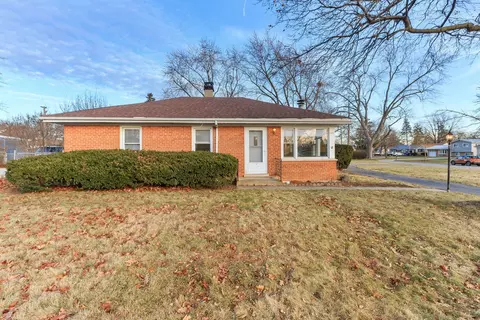 301 Pine Ln, Bensenville, IL 60106