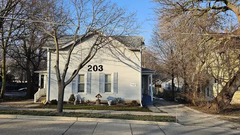 203 E Washington St, West Chicago, IL 60185