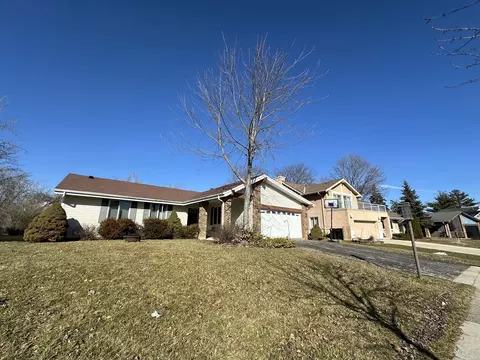 1098 Pheasant Ridge Dr, Lake Zurich, IL 60047