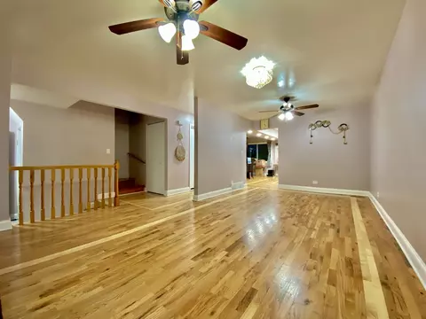 9268 Hamlin Ave, Des Plaines, IL 60016 photo 5