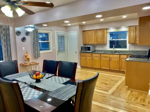 9268 Hamlin Ave, Des Plaines, IL 60016 photo 7