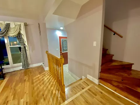 9268 Hamlin Ave, Des Plaines, IL 60016 photo 3
