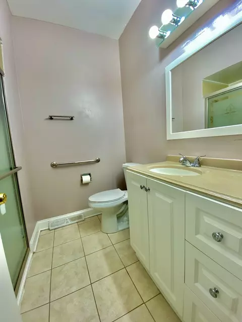 9268 Hamlin Ave, Des Plaines, IL 60016 photo 12