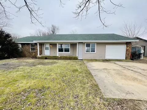 1295 E 4100 North Rd, Cabery, IL 60919