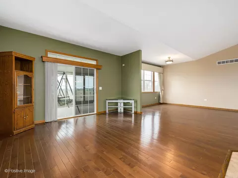 Living - 17224 Como Ave, Lockport, IL 60441 photo 2 of 2
