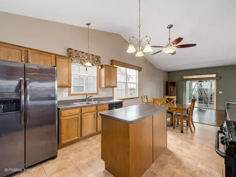 Kitchen - 17224 Como Ave, Lockport, IL 60441 photo 4 of 4