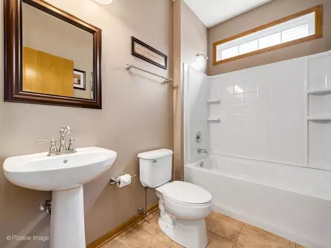 Bath - 17224 Como Ave, Lockport, IL 60441 photo 1 of 2