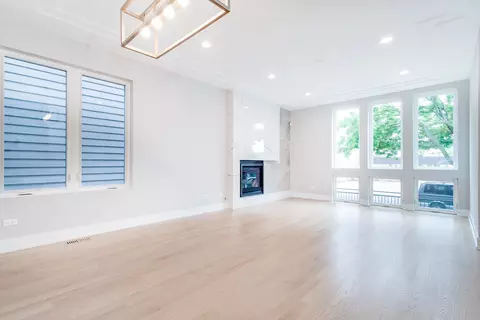 4502 N Spaulding Ave, Chicago, IL 60625 photo 2