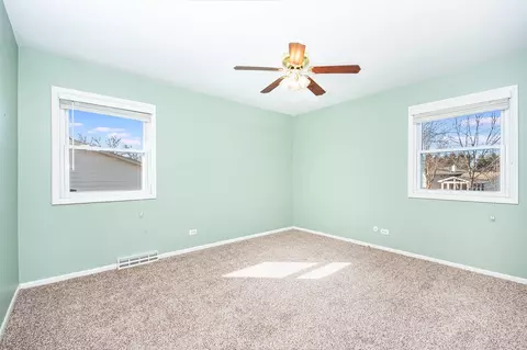 1010 Concord Ln, Hoffman Estates, IL 60192 photo 8