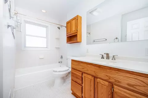 1010 Concord Ln, Hoffman Estates, IL 60192 photo 11