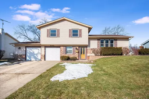 1010 Concord Ln, Hoffman Estates, IL 60192