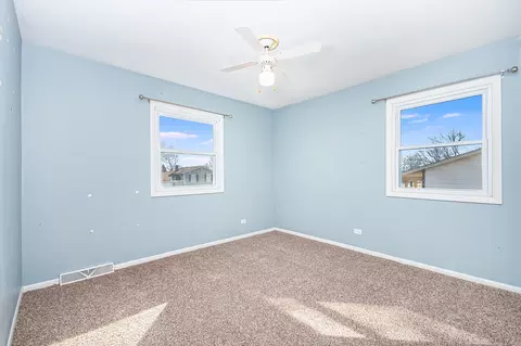 1010 Concord Ln, Hoffman Estates, IL 60192 photo 9