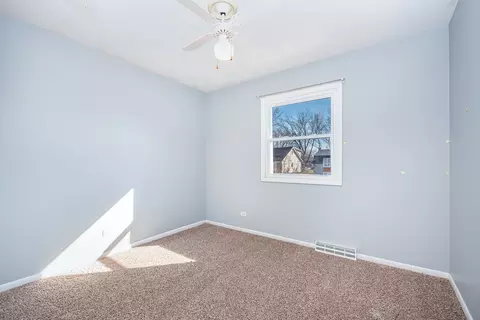 1010 Concord Ln, Hoffman Estates, IL 60192 photo 10