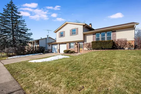 1010 Concord Ln, Hoffman Estates, IL 60192 photo 2