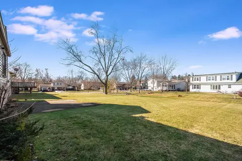 1010 Concord Ln, Hoffman Estates, IL 60192 photo 14