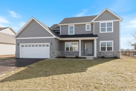826 Hayden Dr, Yorkville, IL 60560