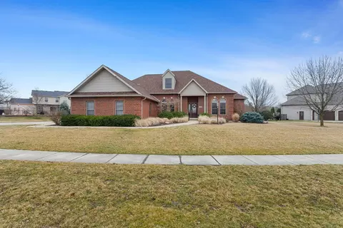 1202 Alydar Dr, Mahomet, IL 61853
