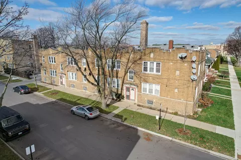 5504 W Barry Ave #2, Chicago, IL 60641