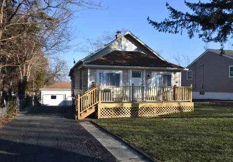 213 N Wisconsin Ave, Villa Park, IL 60181