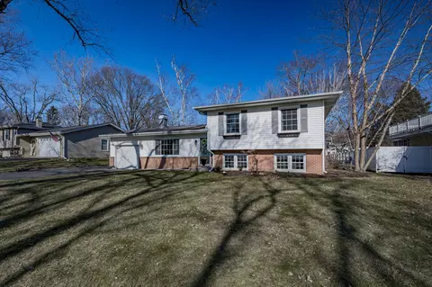 3 S249 Cypress Dr, Glen Ellyn, IL 60137