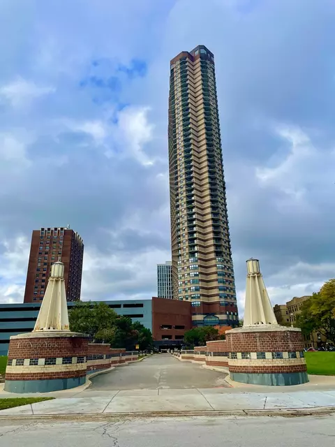 3660 N Lake Shore Dr #912, Chicago, IL 60613