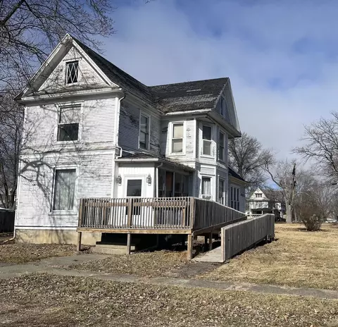 512 W Green St, Farmer City, IL 61842
