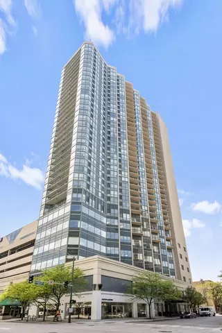 111 W Maple St #1211, Chicago, IL 60610