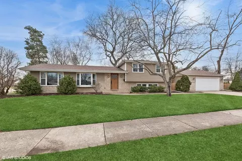 915 W Alexandria St, Arlington Heights, IL 60004