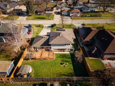 7326 S Octavia Ave, Bridgeview, IL 60455 photo 2