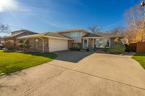 7326 S Octavia Ave, Bridgeview, IL 60455