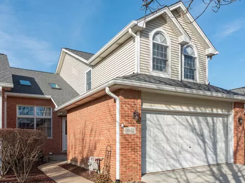 9032 Francis Ct, Woodridge, IL 60517