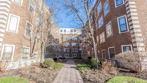 208 S Maple Ave #24, Oak Park, IL 60302