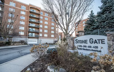 370 S Western Ave #503, Des Plaines, IL 60016