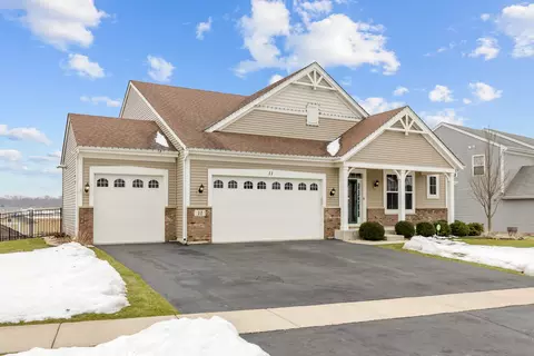 11 Catamaran Cir, Pingree Grove, IL 60140
