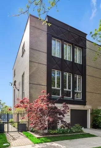 2106 N Lakewood Ave, Chicago, IL 60614
