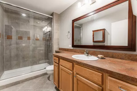 Bath - 312 N May St #2H, Chicago, IL 60607 photo 2 of 2