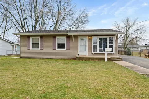 814 E 6th St, Sandwich, IL 60548