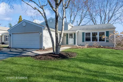 2086 Dorval Dr, Naperville, IL 60565