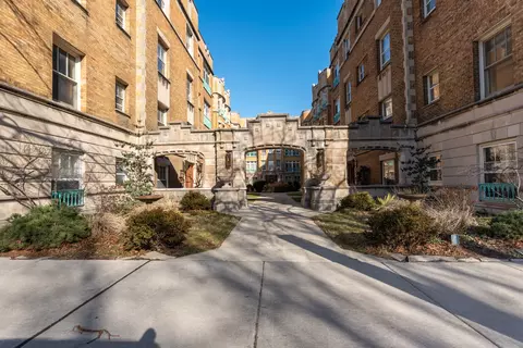 1526 E 59th St #2C, Chicago, IL 60637