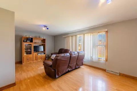 Living - 1237 Kenilworth Ave, Berwyn, IL 60402 photo 4 of 5