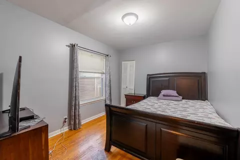 Bedroom - 1237 Kenilworth Ave, Berwyn, IL 60402 photo 2 of 6