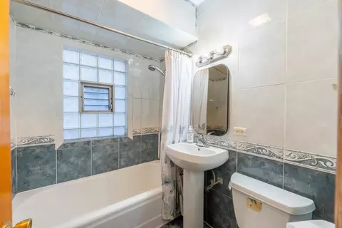 Bath - 1237 Kenilworth Ave, Berwyn, IL 60402 photo 1 of 3
